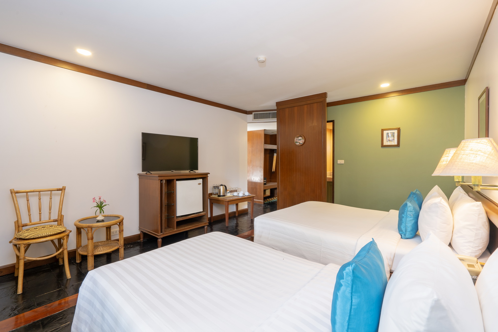 Garden Superior Quad Riverside Resort Kanchanaburi - Comsaed River Kwai ...