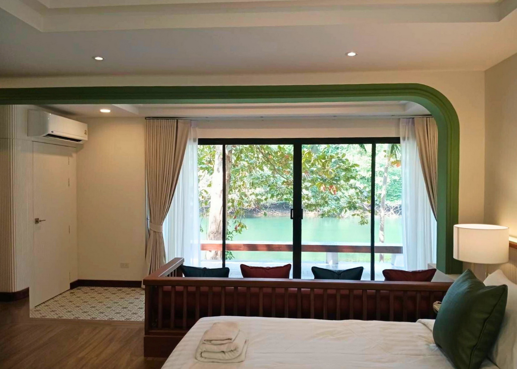 River Front Villa Riverside Resort Kanchanaburi - Comsaed River Kwai Hotel